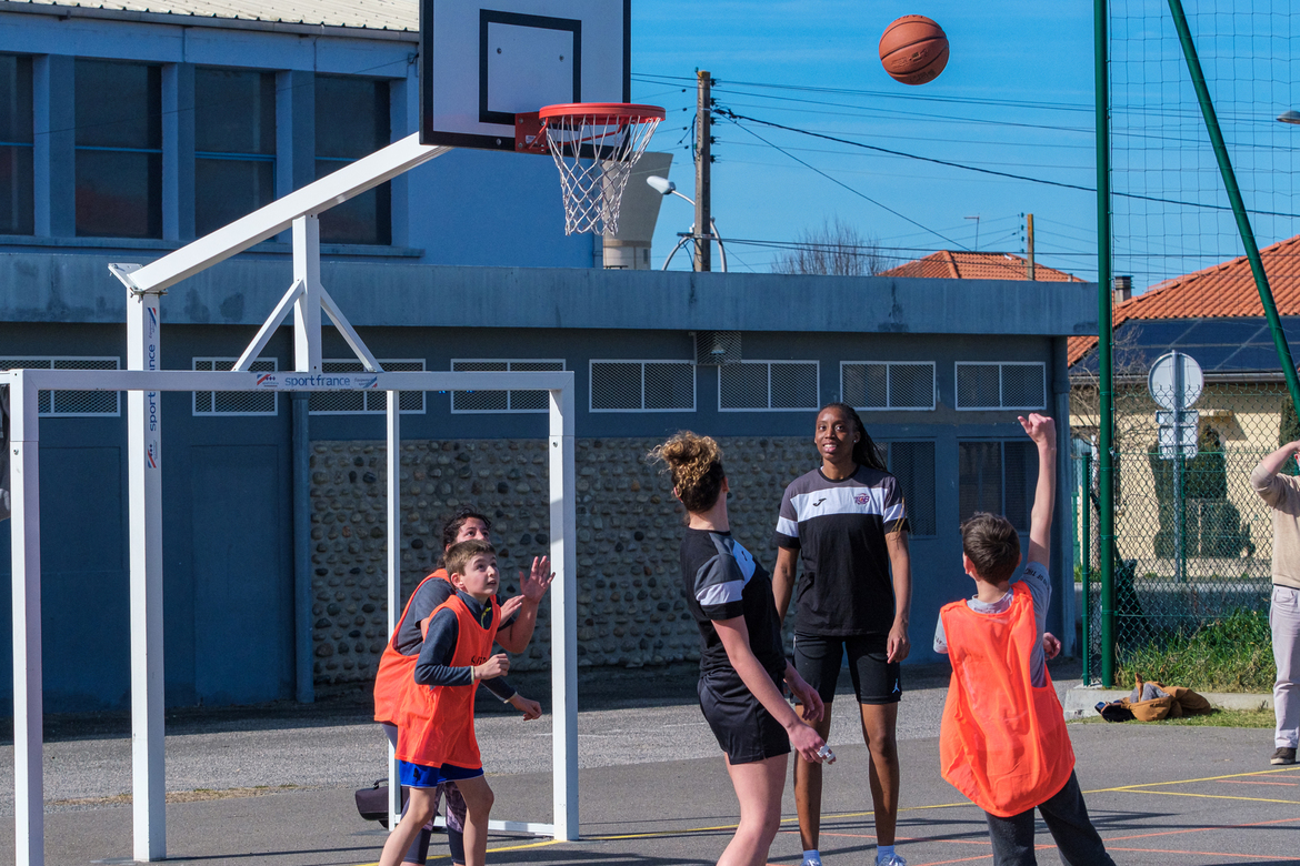 Opération basket dans les quartiers à Laubadère avec le TGB