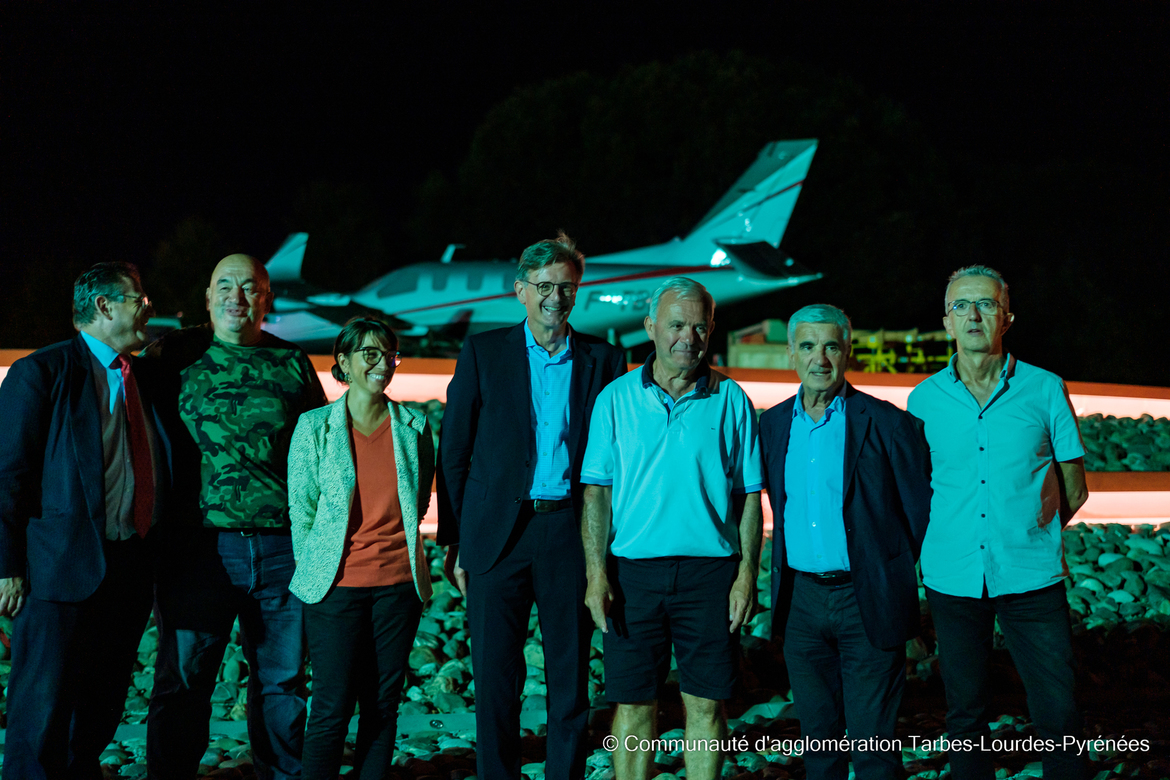 Un avion s'est posé sur le giratoire A64 Tarbes OUEST